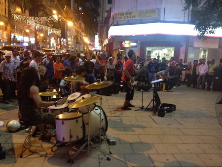 HitoriDrumAsiaTour0610StreetMusician.JPG