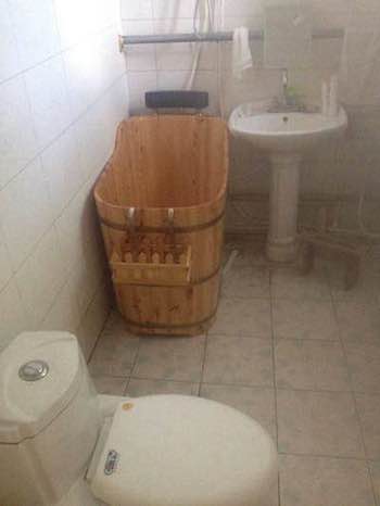 NewYuanzBathRoom.JPG