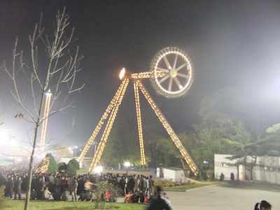 PyongYang2011YuenchiAtraction1.JPG