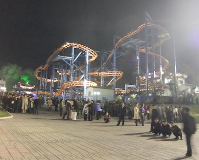 PyongYang2011YuenchiAtraction2.JPG