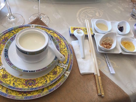 QingDaoGuiBinLouSweets.jpg