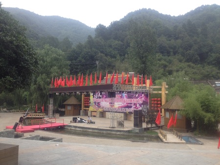 Vision2012ChongDuGouStage.JPG