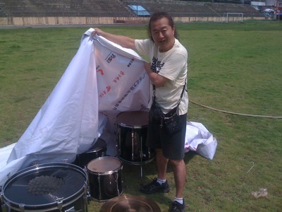 WingQinZhouFoundDrums.JPG